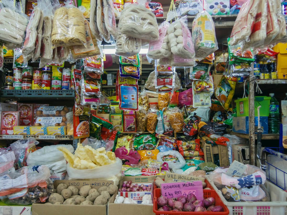 بضائع تقليدية في سوق تشوراستa
